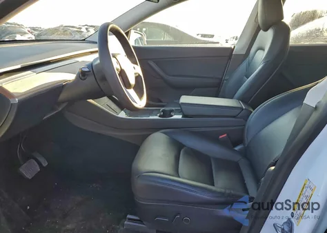 2021 Tesla Model Y z USA, uszkodzony, nr VIN 5YJYGDEE8MF112014